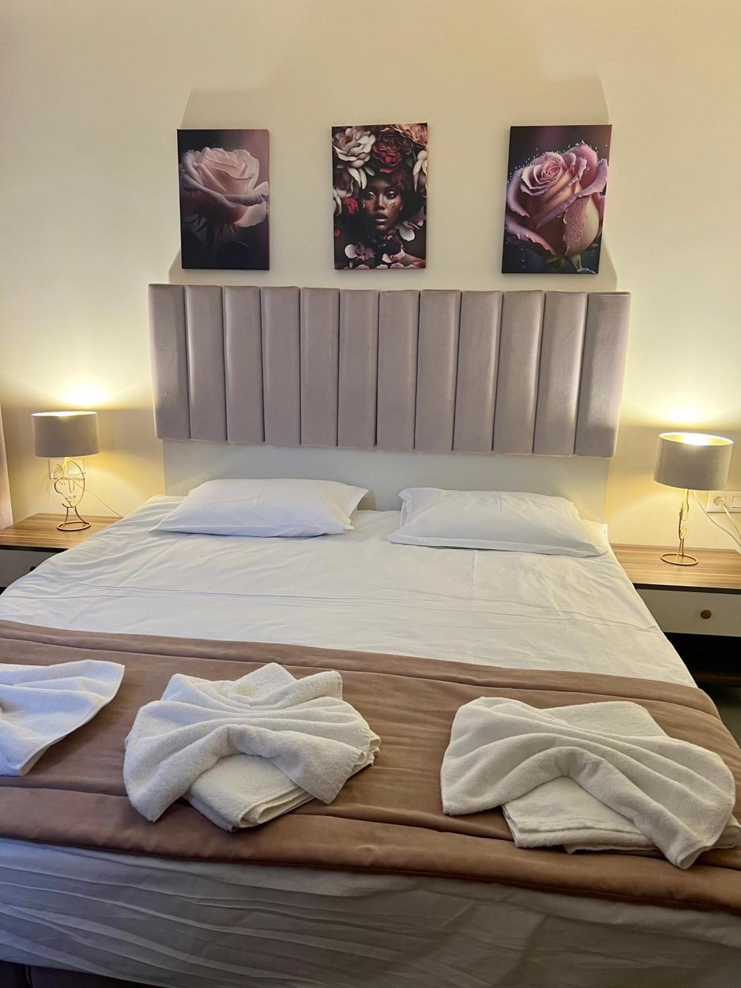 Floral Boutique Hotel Pleven Exterior photo